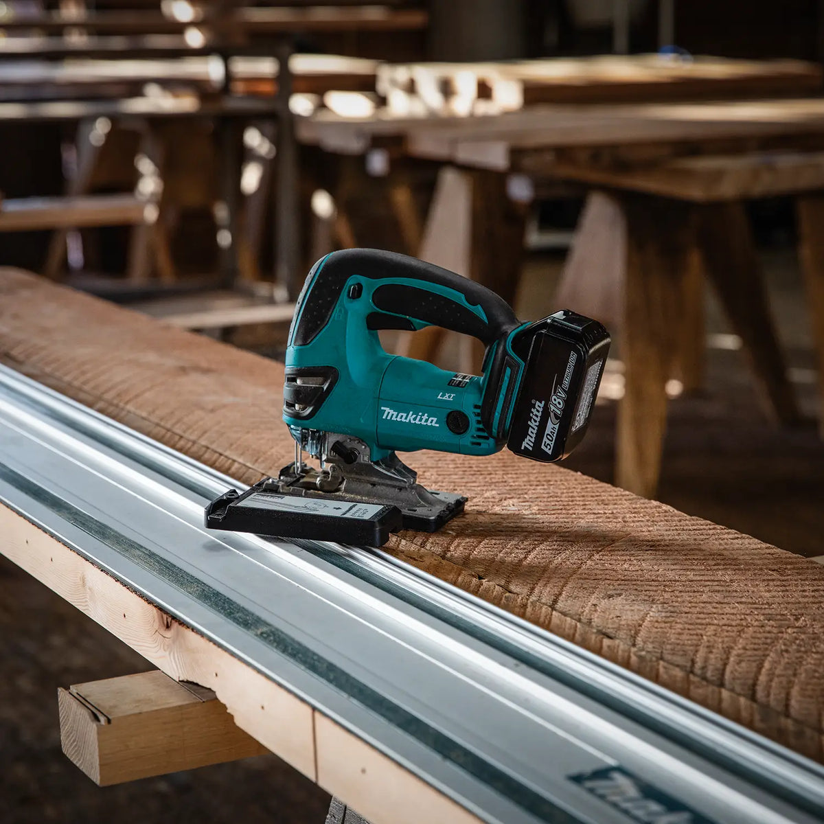 Sierra Caladora Inalámbrica 18v Lxt S/batería Makita Djv180z