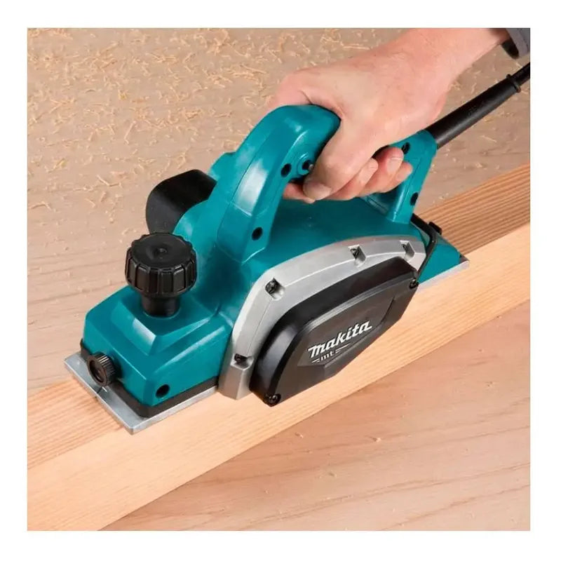 Cepillo 82mm (3-1/4) 500w Makita Mt M1902b